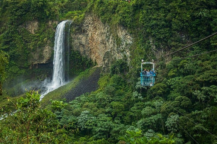 Traversing Ecuador: Quito, Amazon, Cotopaxi & Quilotoa in 12 Days