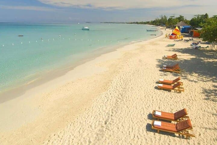 Negril Seven Mile Beach & Rick's Cafe Sunset Tour from Montego Bay
