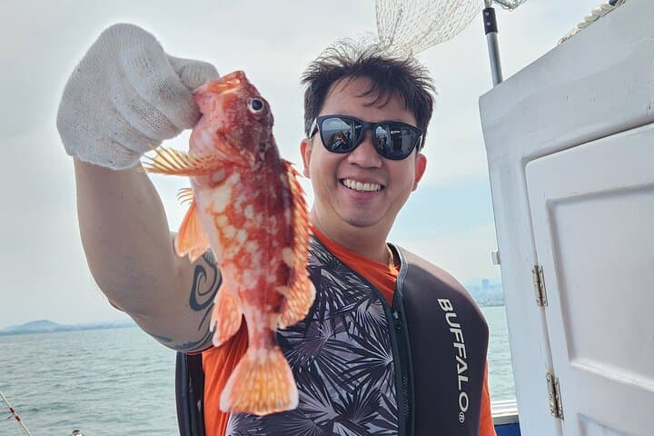 Jeju Sea Boat Fishing Tour with Fresh Seafood Lunch — Half-Day Adventure Near Jeju Airport photo 4