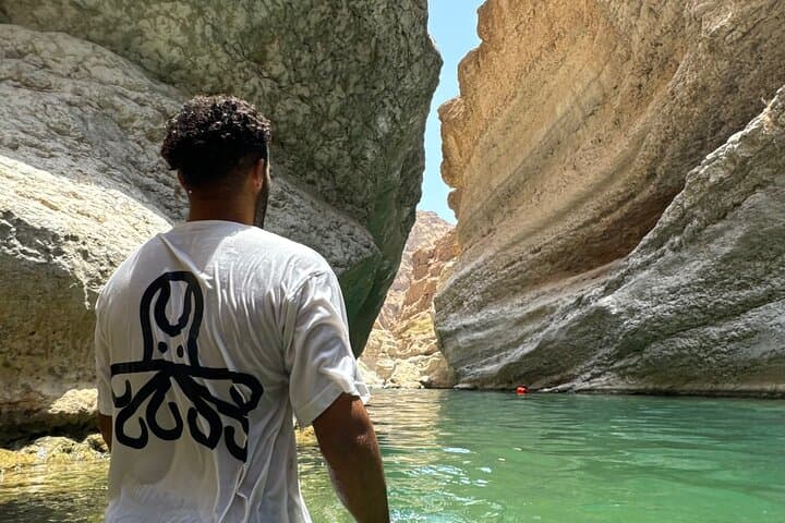 Wadi Shab and Bimmah Sinkhole Day Tour from Muscat