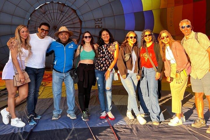 Sunrise Balloon Flight Over Teotihuacán with Guided Tour and La Gruta Visit photo 3
