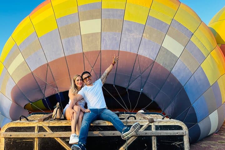 Sunrise Balloon Flight Over Teotihuacán with Guided Tour and La Gruta Visit photo 4