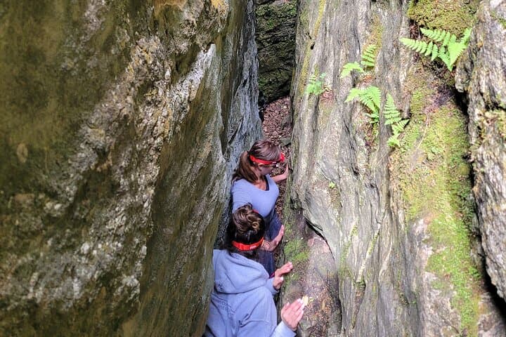 Singhampton Caves Hiking Tour — Private Guided Hike on the Niagara Escarpment photo 6