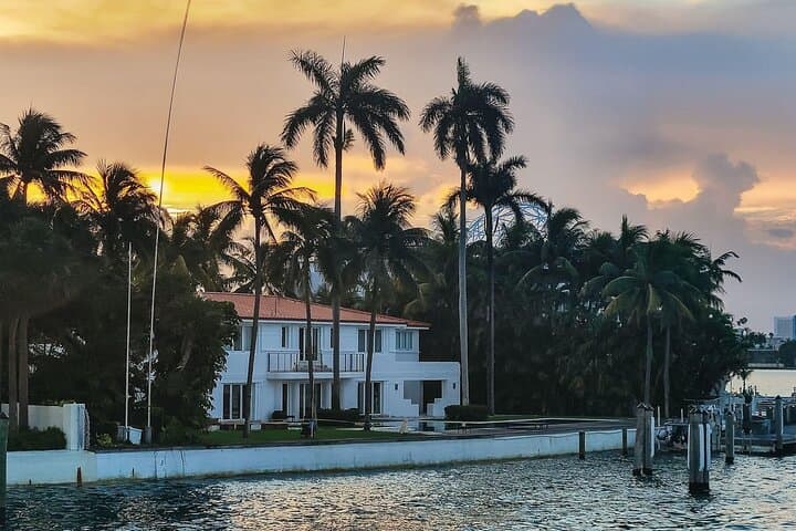 Miami Private Sunset Speedboat: Bayside Skyline Cruise for 6 photo 6