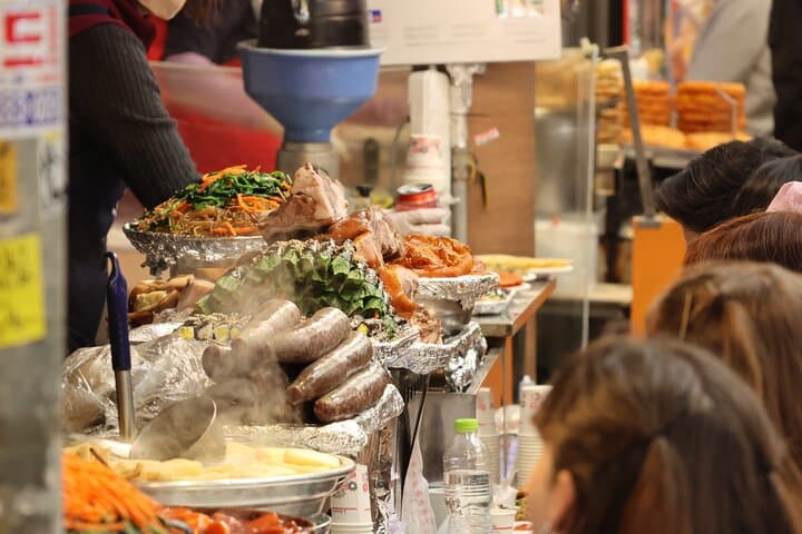 Seoul Street Food: Gwangjang & Dongdaemun Market Walking Tour photo 6