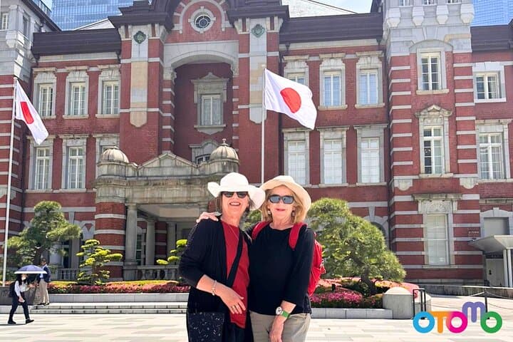 Imperial Palace Walking Tour: History, Art & Green Spaces in Central Tokyo