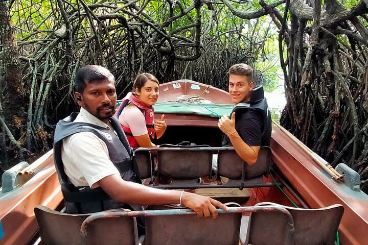 Southern Coast Explorer: Madu River, Turtle Hatchery & Galle Fort (Private Half-Day Tour)