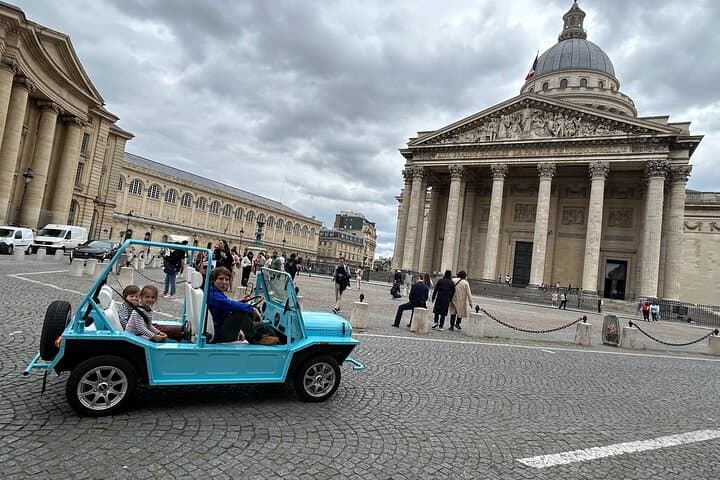 Private 1-Hour Historic Paris Walking Tour — Eiffel Tower, Champs-Élysées & Arc de Triomphe photo 4