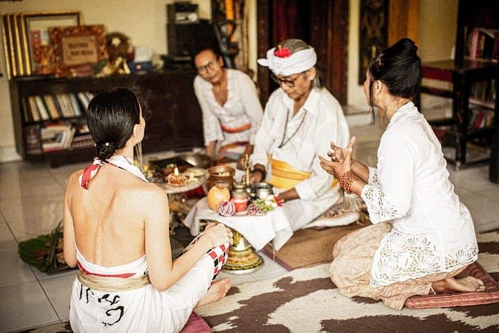 Ubud Yoga and Balinese Healing: Morning Session with a Traditional Shaman photo 1