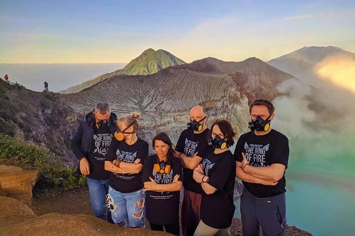 4-Day Ijen, Bromo & Tumpak Sewu: Blue Fire, Turquoise Lake and Bromo Sunrise
