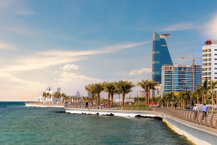 Jeddah Private Day Tour: Al-Balad, Corniche & Local Flavors