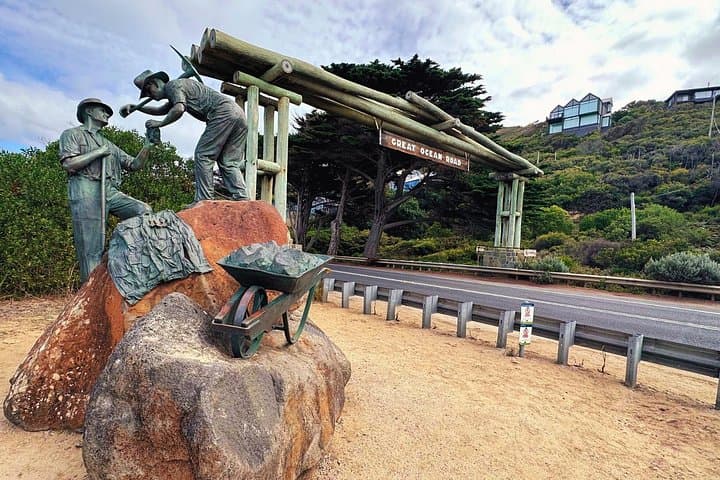Deluxe Great Ocean Road Private Tour — Twelve Apostles, Otways & Wildlife photo 2