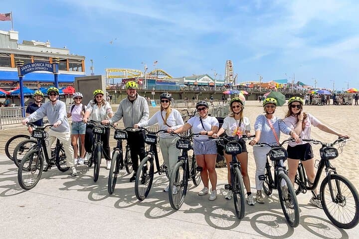Santa Monica to Venice Beach: Private 3-Hour Coastal Bike Tour