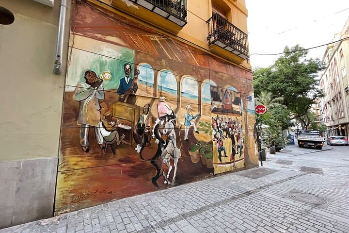 Valencia Street Art Bike Tour: Small-Group Ride Through El Carmen's Murals photo 2