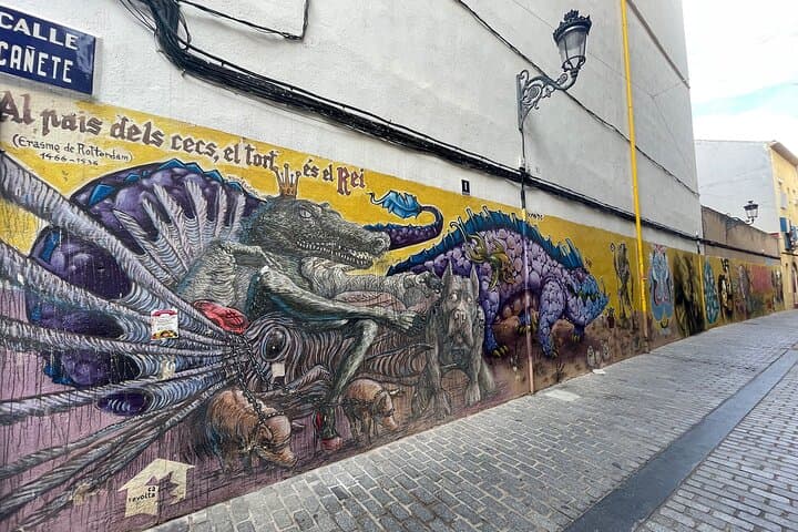 Valencia Street Art Bike Tour: Small-Group Ride Through El Carmen's Murals photo 5