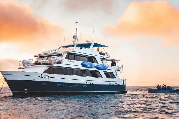 5-Day Yacht Letty Cruise — Galapagos Wildlife & Snorkel Adventure