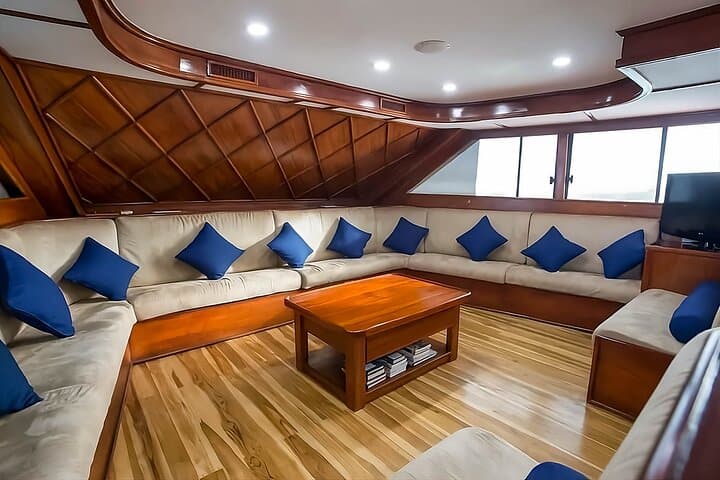5-Day Yacht Letty Cruise — Galapagos Wildlife & Snorkel Adventure photo 6