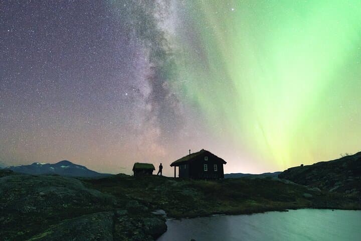 Abisko Northern Lights Photo Expedition: Nighttime Aurora Chase with Dinner photo 6