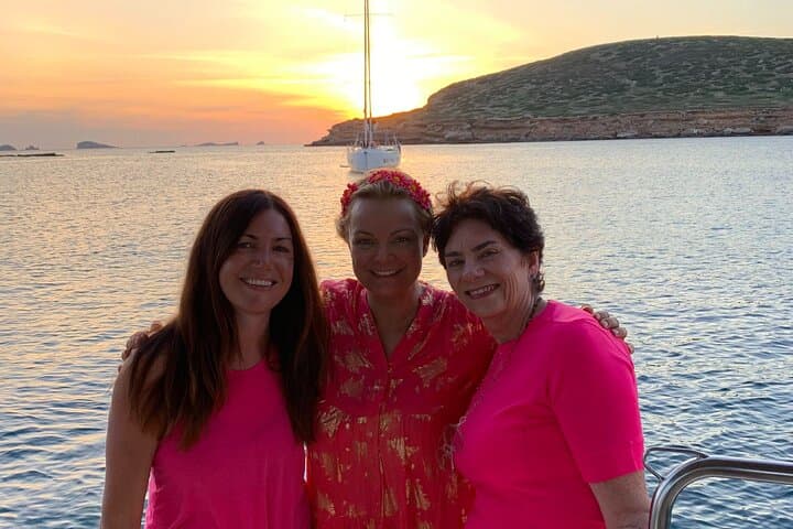 Sunset Sail to Es Vedrá: Private Ibiza Evening Cruise from Cala Jondal