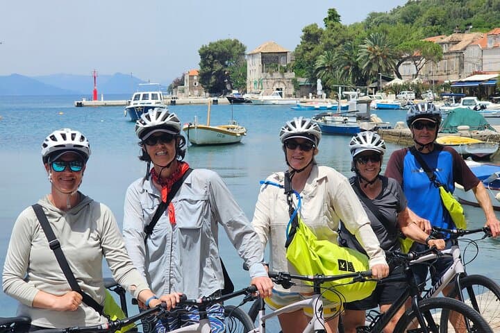 Pedal & Paddle the Elafiti: Full-Day Kayak and Bike Tour from Dubrovnik