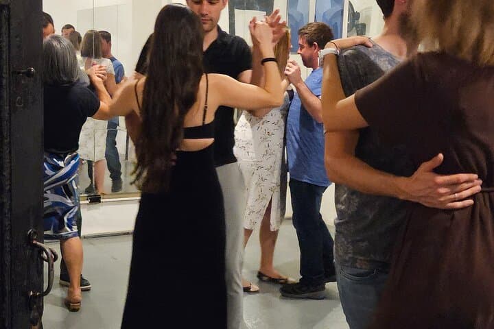 Hour-Long Tango Lesson in Buenos Aires: Learn to Dance Like a Local photo 5