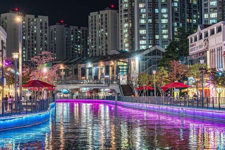 Gyeonggido Bucheon Gimpo Day Tour: Hanok Village, Aegibong Peace Park & La Veniche photo 2