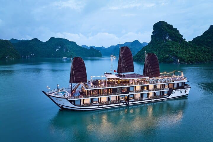 Amanda Luxury Cruise: 2-Day Halong & Lan Ha Bay Overnight Experience