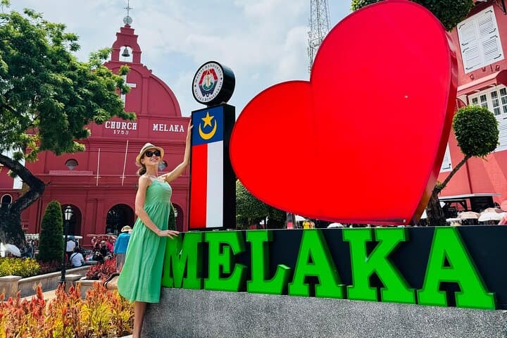 Day Trip to Malacca: Cheng Hoon Teng, Jonker Street & Malacca Strait Mosque