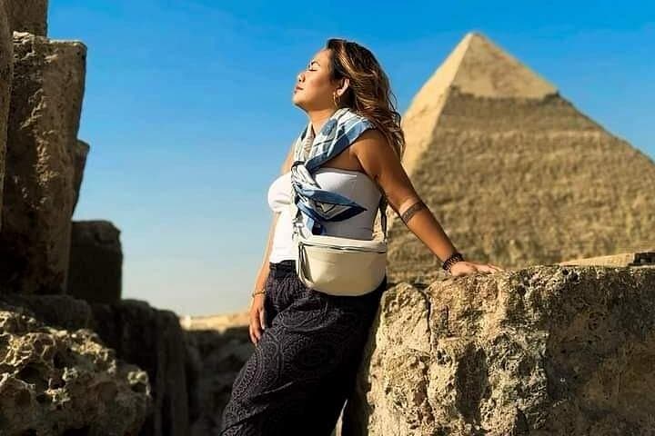 Private Cairo day tour from Luxor by air — Giza pyramids, Sphinx, Museum & Citadel photo 2