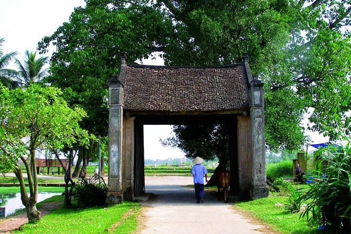 Duong Lam Ancient Village Private Day Tour from Hanoi