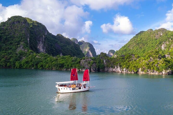 Unique Ha Long Bay Private Day Cruise: Kayak, Tien Ong Cave & Cua Van Fishing Village photo 3