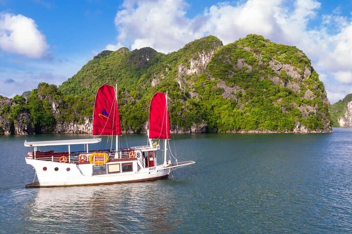 Unique Ha Long Bay Private Day Cruise: Kayak, Tien Ong Cave & Cua Van Fishing Village photo 2