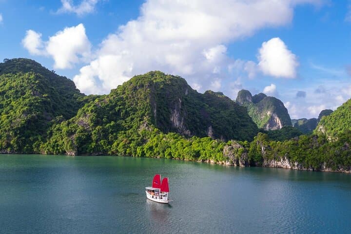 Unique Ha Long Bay Private Day Cruise: Kayak, Tien Ong Cave & Cua Van Fishing Village photo 5