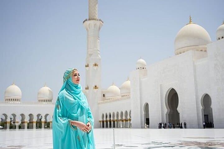 Dubai to Abu Dhabi Premium City Sightseeing Tour — Sheikh Zayed Grand Mosque & Etihad Towers photo 6