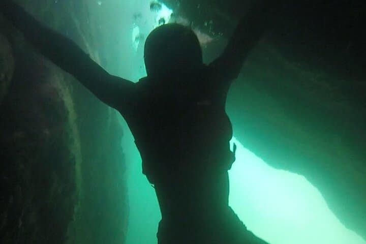 Torquay Coasteering: Geopark Cliffs, Caves & Ocean Jumps photo 4