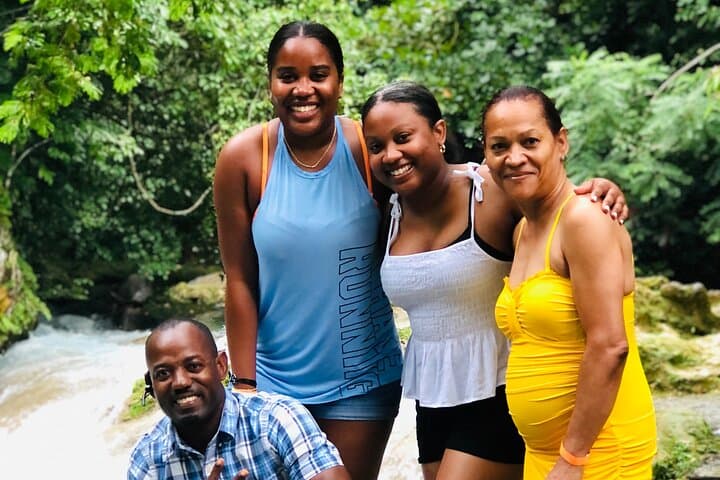 Montego Bay Exotic Birds & Herb Farm Transfer — Half-Day Wildlife and Herb Tour photo 1