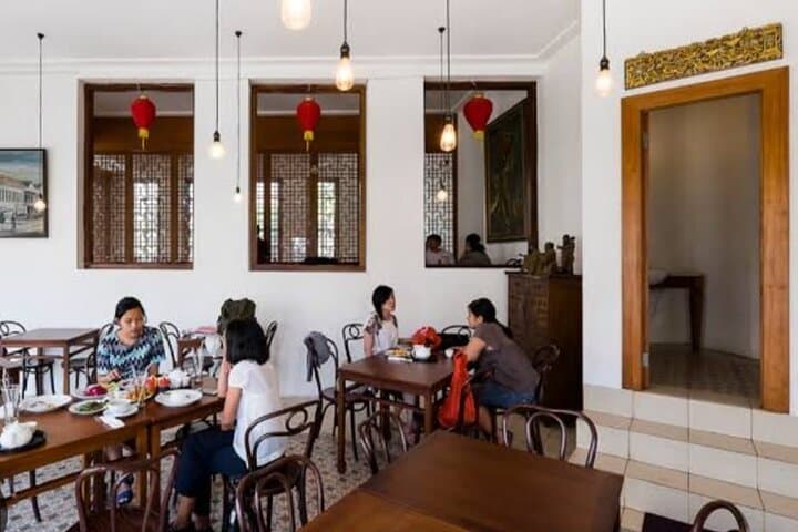 Jakarta on Foot: Public Transit Walking Tour from Chinatown to Istiqlal photo 2