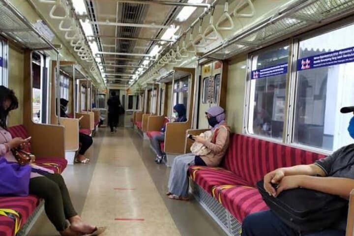 Jakarta on Foot: Public Transit Walking Tour from Chinatown to Istiqlal photo 4