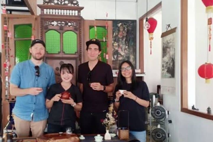 Jakarta on Foot: Public Transit Walking Tour from Chinatown to Istiqlal photo 5