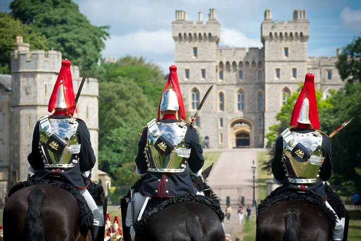 Royal Windsor Afternoon Tour — Windsor Castle & St. George’s Chapel from London photo 1