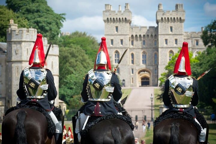 Private Windsor and Eton Riverside Tour from London — Windsor Castle Entry photo 4