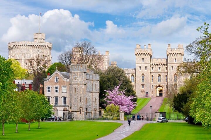 Private Windsor and Eton Riverside Tour from London — Windsor Castle Entry