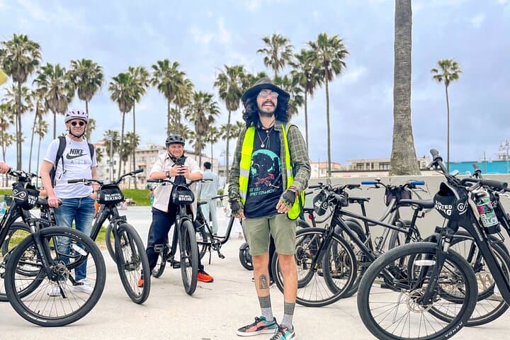 Santa Monica to Venice: 3-Hour Coastal Bike Tour from the Pier