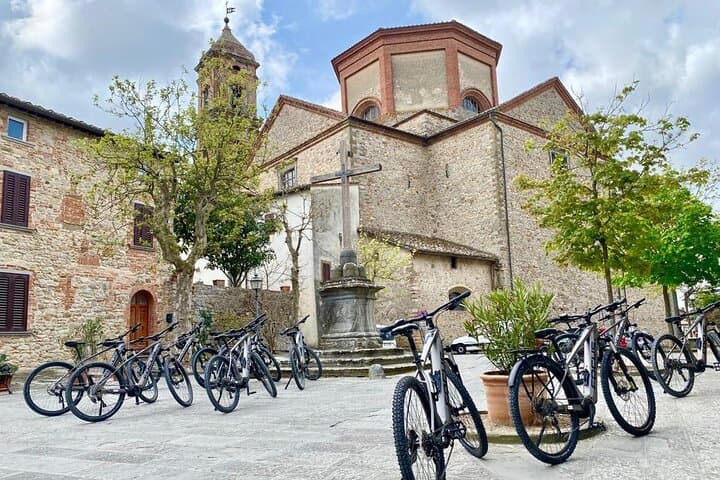 Lucignano eBike & Pici Cooking Class — Private Tuscan Farm and Village Ride