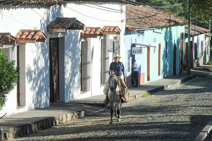 Suchitoto Half-Day Colonial Tour from San Salvador photo 2