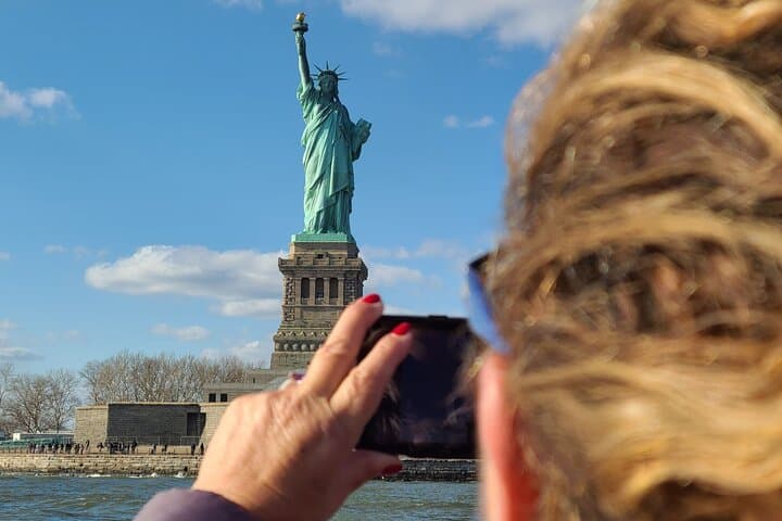 60-Minute Statue of Liberty Cruise: Close-Up Views & NYC Skyline