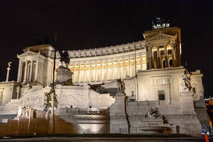 Rome Evening Private Driver Tour with Dinner — Janiculum to Colosseum photo 4