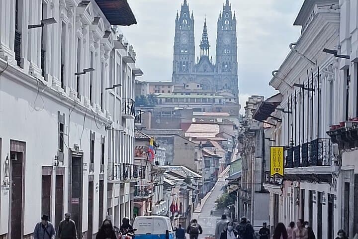 Quito City Tour and Middle of the World: Old Town, Panecillo & Mitad del Mundo