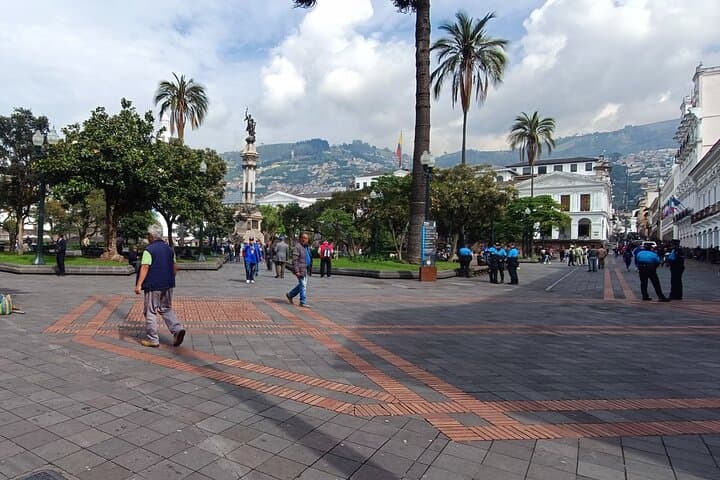 Quito City Tour and Middle of the World: Old Town, Panecillo & Mitad del Mundo photo 2
