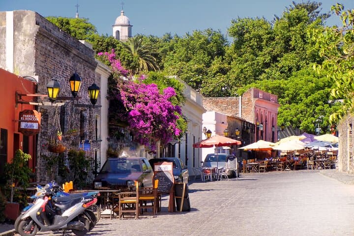 Day Trip to Colonia del Sacramento: Private Tour from Montevideo